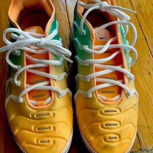 Nike vapor max plus air max! Peach blue and green color way !